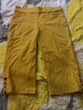 Madison women’s Yellow Capri Leggings with Side Button Detail